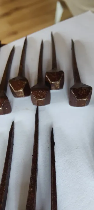 Clavos antiguos de forja