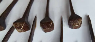 Clavos antiguos de forja