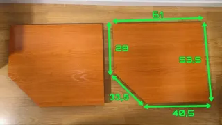 Escritorio de madera con cajonera