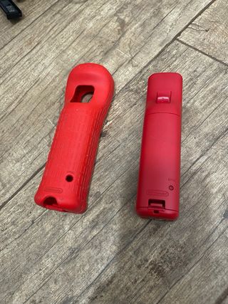 Wii rossa con accessori e giochi