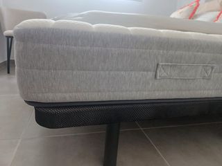 Somier con patas negro