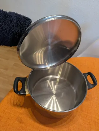 Ollas de acero inoxidable (2 unidades)