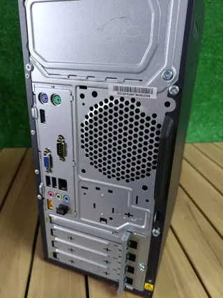 Lenovo E50 - 90BX0017SP Computer Desktop