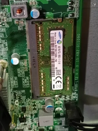 Lenovo E50 - 90BX0017SP Computer Desktop