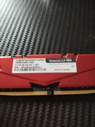 Memoria RAM TeamGroup Roja