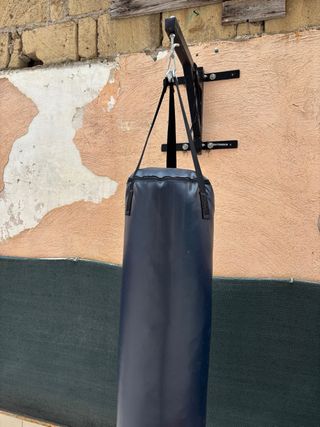 Sacco da boxe con staffa  nuovo