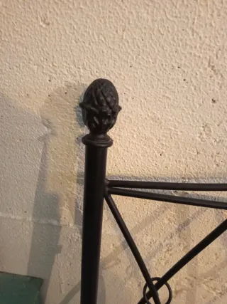 Cabecero de forja negro. Cama 1'35