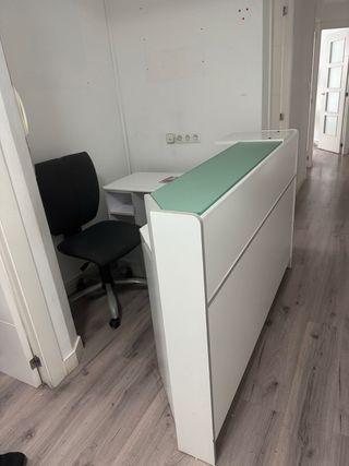 Mesa de recepción de oficina