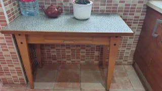Mesa auxiliar cocina madera y piedra