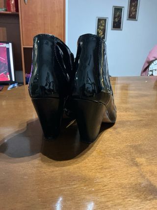 Botines charol negro Massimo Dutti T36