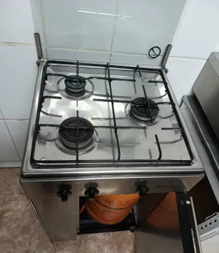 Cocina de gas con 4 fuegos