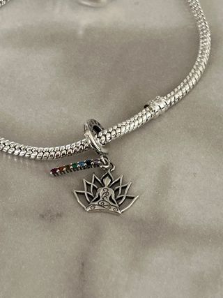 Charm Chakras y flor Loto. Plata 925. Nuevo