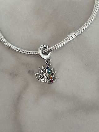 Charm Chakras y flor Loto. Plata 925. Nuevo