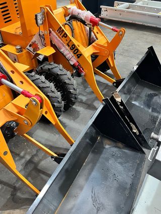 Pala cargadora MP-L904