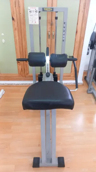 Máquina de gimnasio con pesas
