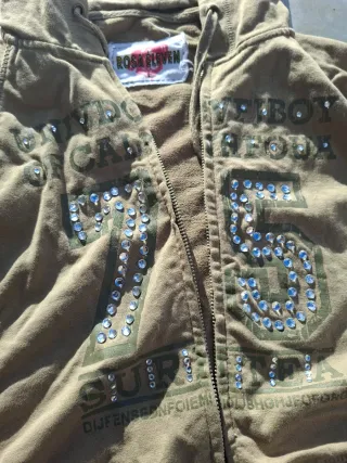 Sudadera con cremallera y brillos