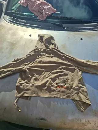 Sudadera con cremallera y brillos