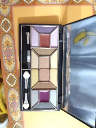 Paleta de maquillaje MELVI