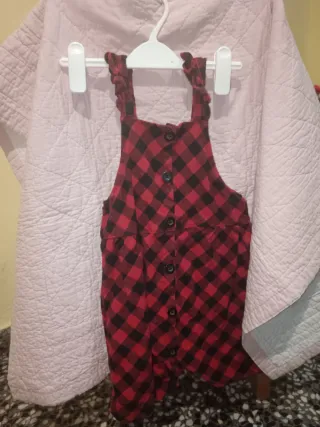 Mono a cuadros rojo y negro