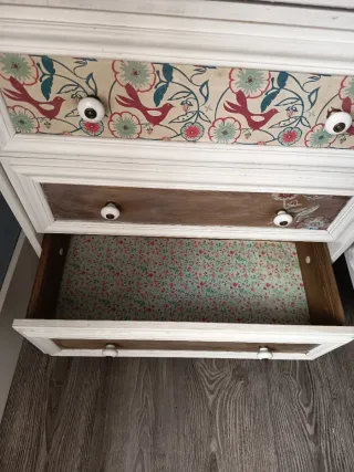 Cómoda restaurada con tela y madera 71'5x70