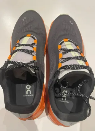 Zapatillas ON Cloudmonster Grises y Naranjas
