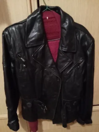 Chaqueta de piel negra