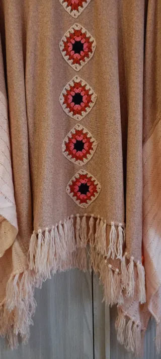 Poncho Patricia Mora Boho Chic Beige/Rosa