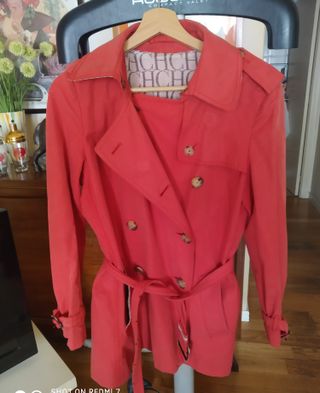 Gabardina Carolina Herrera Roja