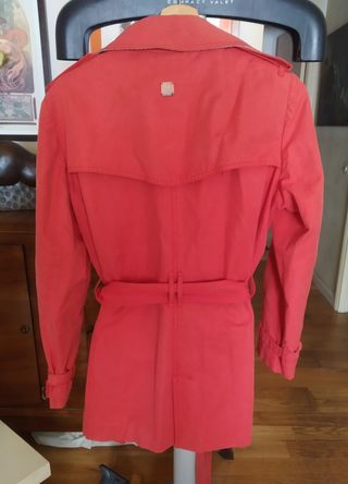 Gabardina Carolina Herrera Roja