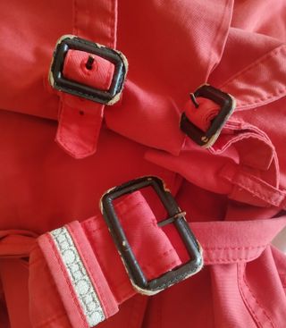 Gabardina Carolina Herrera Roja