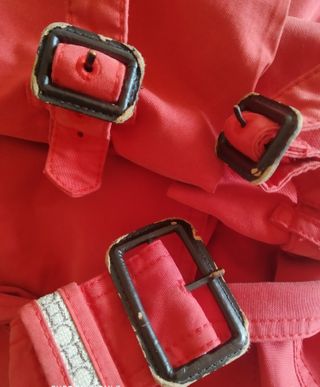 Gabardina Carolina Herrera Roja