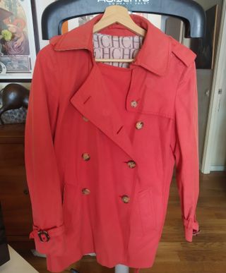 Gabardina Carolina Herrera Roja