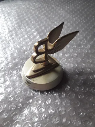 Figura adorno capó Flying B de Bentley