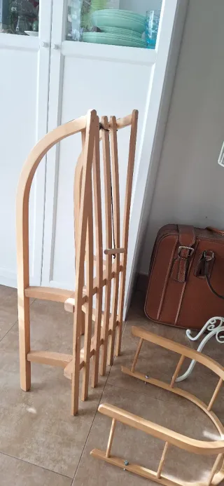 Trineo de madera para niños