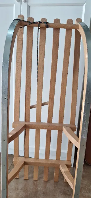 Trineo de madera para niños