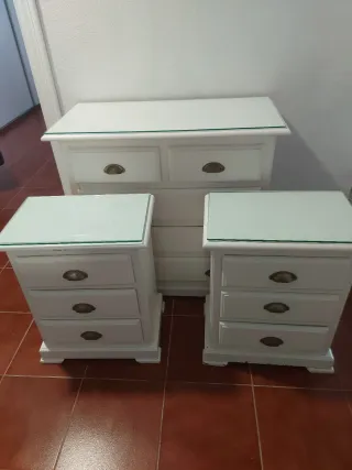 Cómoda y Mesitas de Noche Blancas