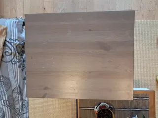 Mesa auxiliar IKEA RYKENE madera y metal