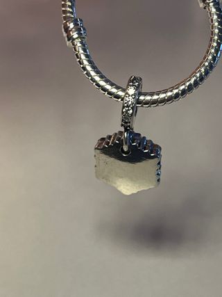 Charm Flor Morado-azul. Plata. NUEVO