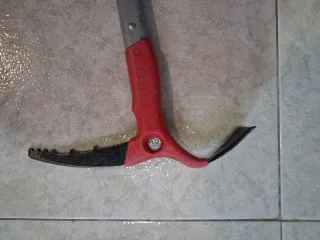 Piolet semiligero alpinismo.