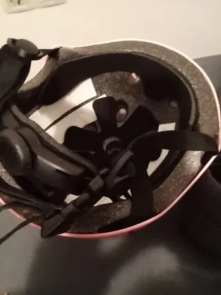 Casco rosa para patinar