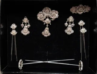 Aderezo de plata con pedrería