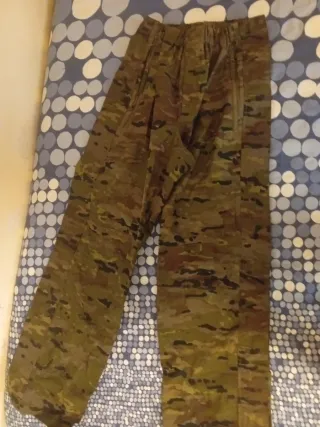Pantalón camuflaje impermeable