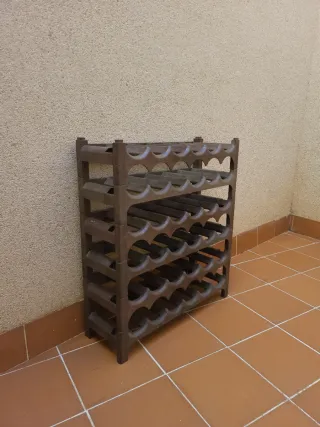 Botellero apilable de plástico tipo madera