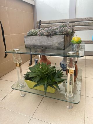 Mesa de cristal y madera