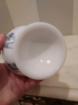 Tarro antiguo de vidrio con tapa