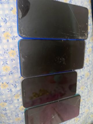 Vendo 4 moviles para piezas u reparación