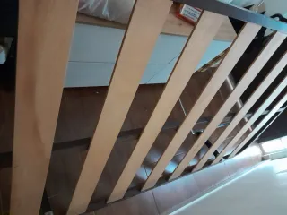 Somier de madera y metal con patas