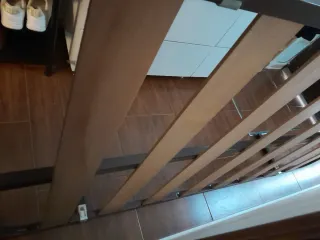 Somier de madera y metal con patas