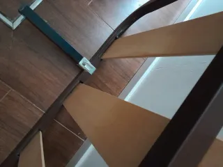 Somier de madera y metal con patas