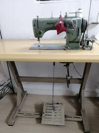 Máquina de coser industrial Refrey
